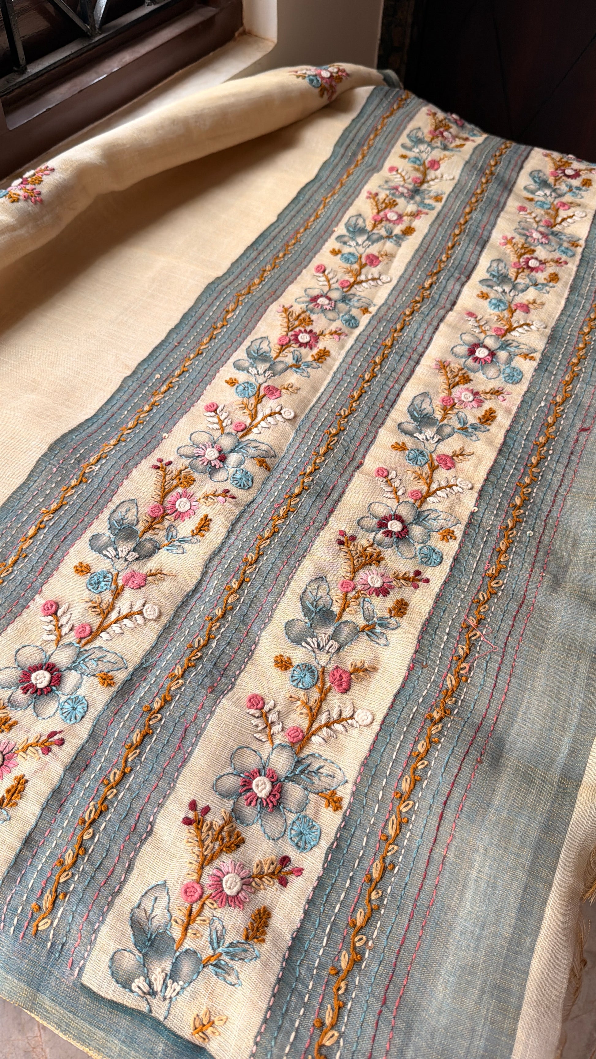 Premium Tissue Linen Sarees - Half
White and Blue