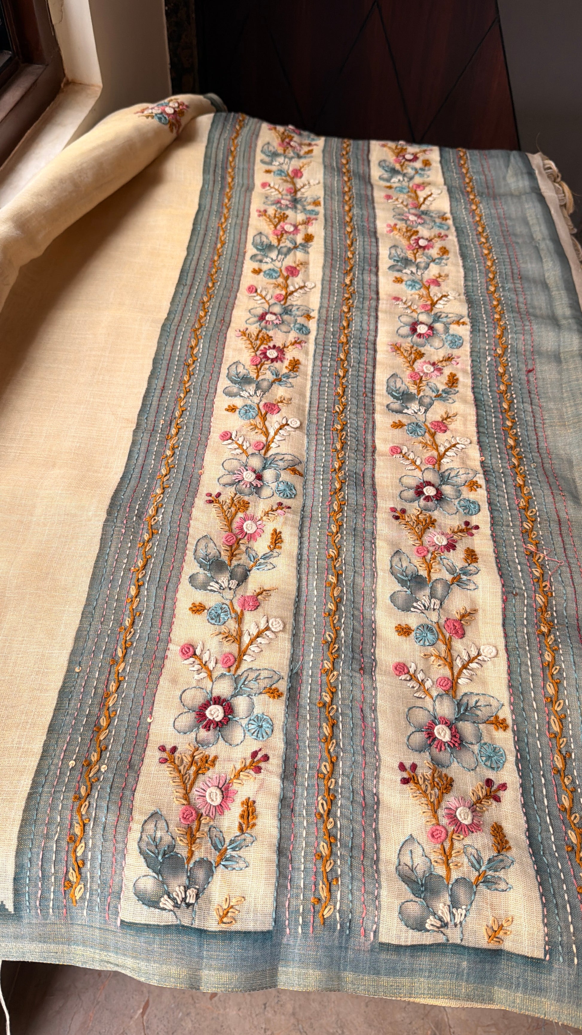 Premium Tissue Linen Sarees - Half
White and Blue